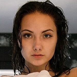 Free Videos and Galleries with Kylie Shay